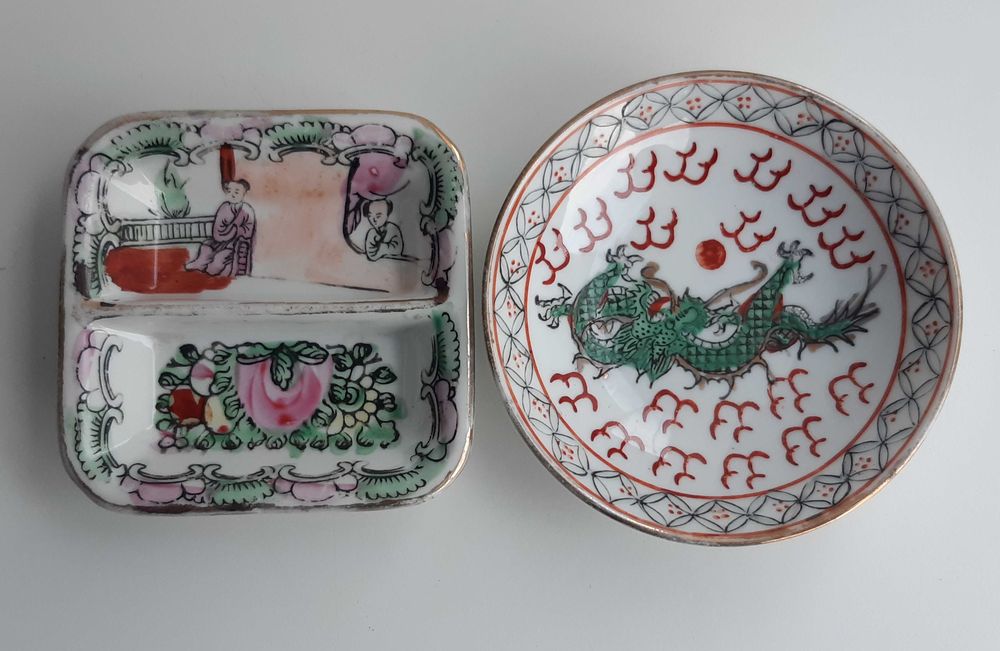 Duas Tacinhas Antigas em Porcelana Oriental