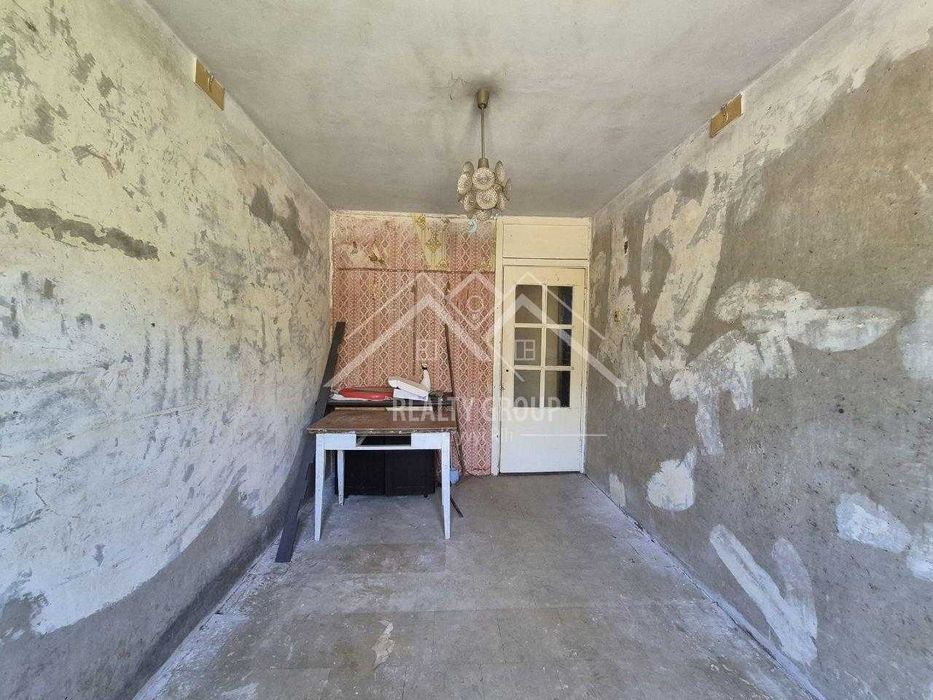 Продаж “брежнівки” 2к квартири по вул. Харитонова