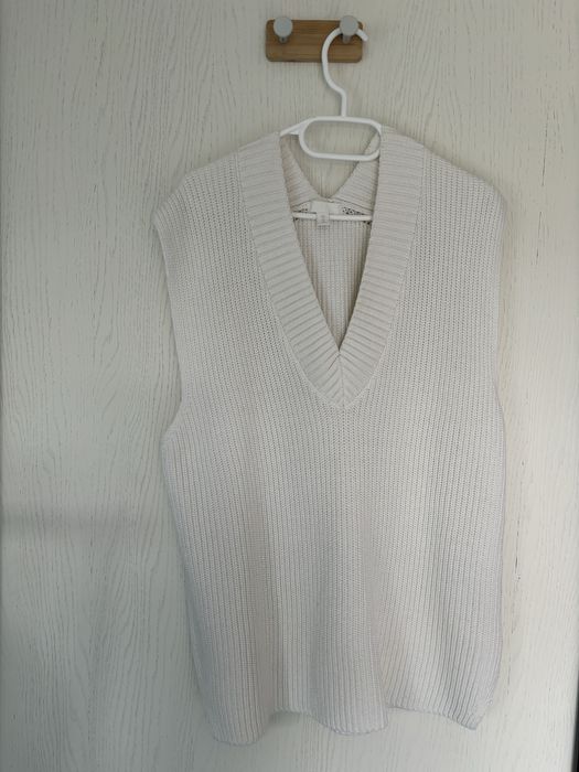 Bialy ocieplacz kamizelka sweterkowa