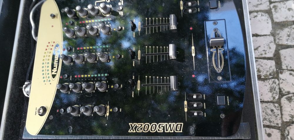 numark axis 9 + mesa DM3002x + case resistente64297831972227124