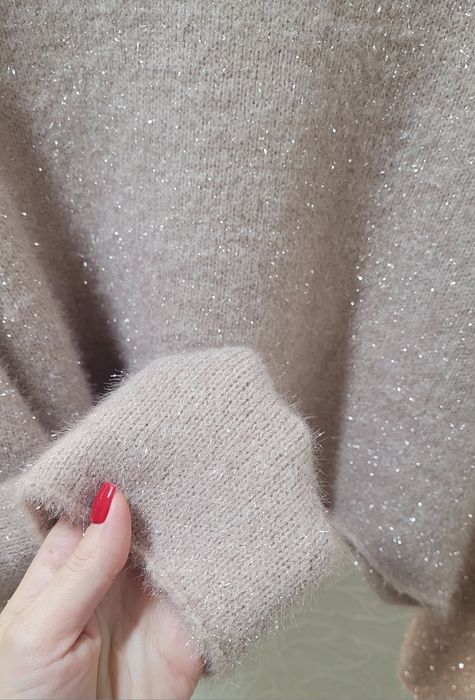 Пухнастий блискучий светр h&m