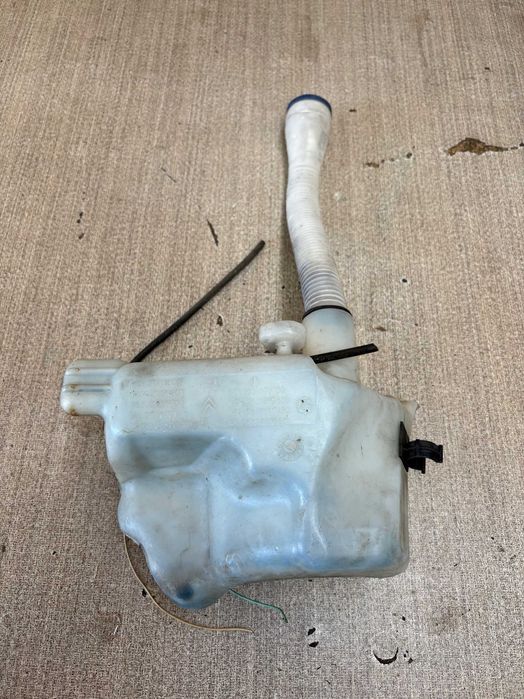zbiorniczek spryskiwaczy citroen c4 picasso