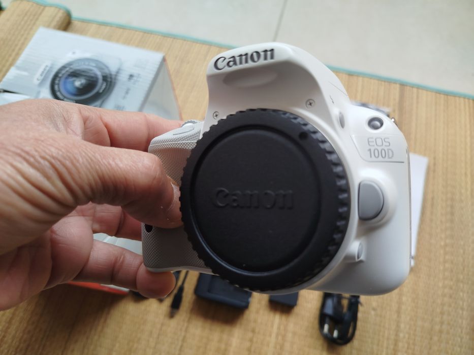 Canon 100D com lente 18-55mm STM BRANCA!!