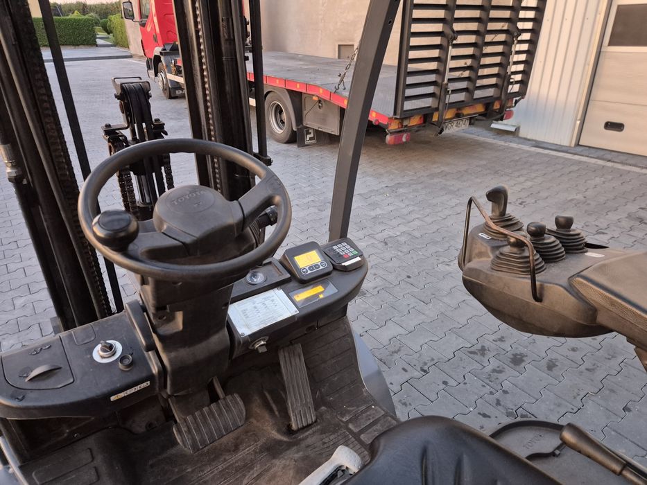 Wózek widłowy TOYOTA 8FGF15, triplex, przesuw, terenowy