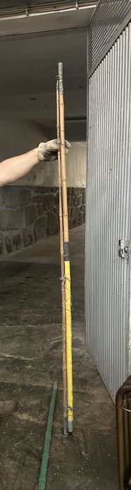 Canas de pesca grande em bom estado