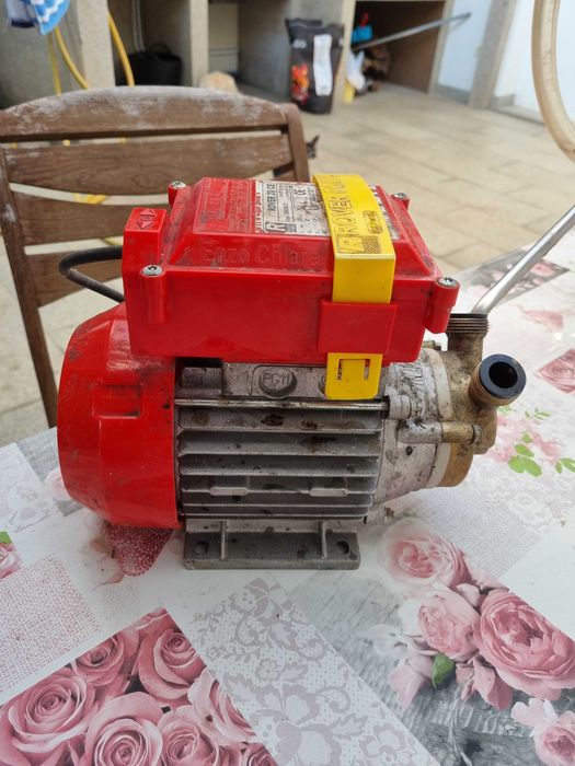 Enchedor de garrafas e eletrobomba