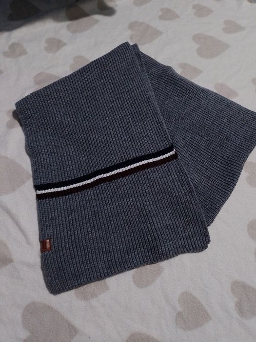 Сірий в'язаний шарф House