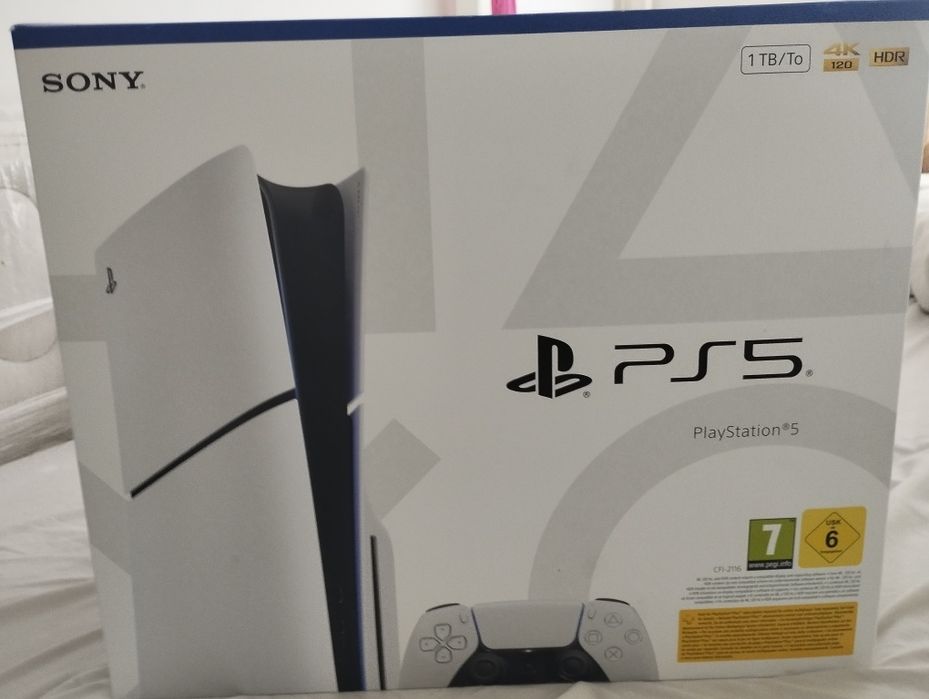 PlayStation 5 1TB  2 Comandos  FIFA 25 COMBO