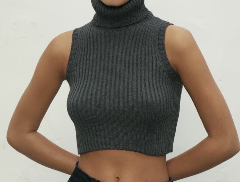 Трикотажний кроп-топ з горлом