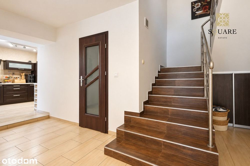 Przestronny dom wolnostojący w Łochowie | 305 m² |