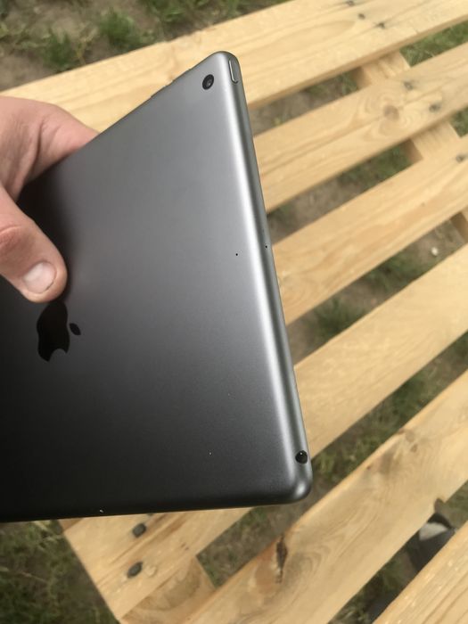 Apple iPad 8 ідеальному стані