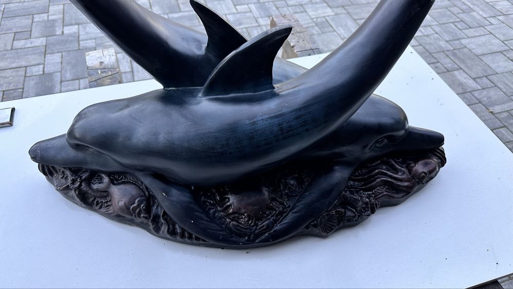 Posąg dwa delfiny