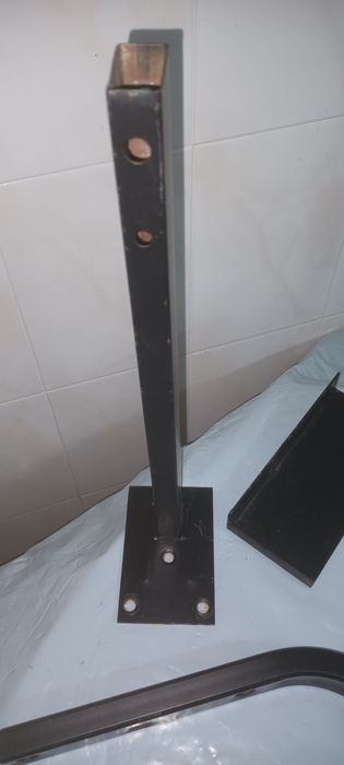 Wall-mounted TV brackets, used but in good condition.64284416941827123