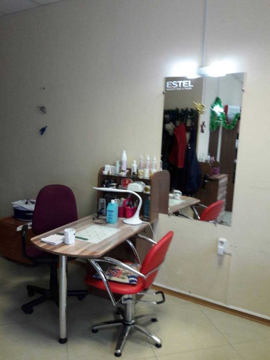 ТЕРМІНОВО  Продається діюча перукарня «Pin-Up» біля метро Дарниця.