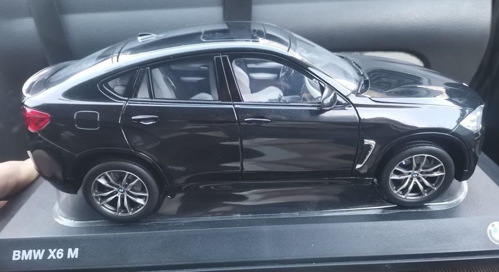 1/18  BMW X6m Norev