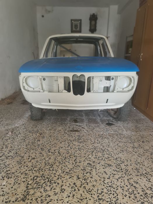 Bmw 2002 - carroceria reparada