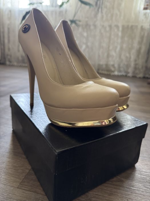 Шкіряні туфлі, каблук