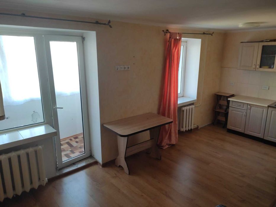 Продаю в Корабельном районе  1 к. квартиру