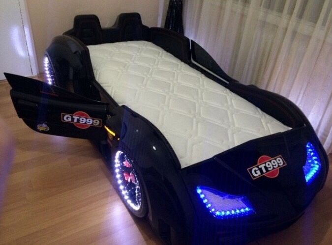 Детская кровать машина.