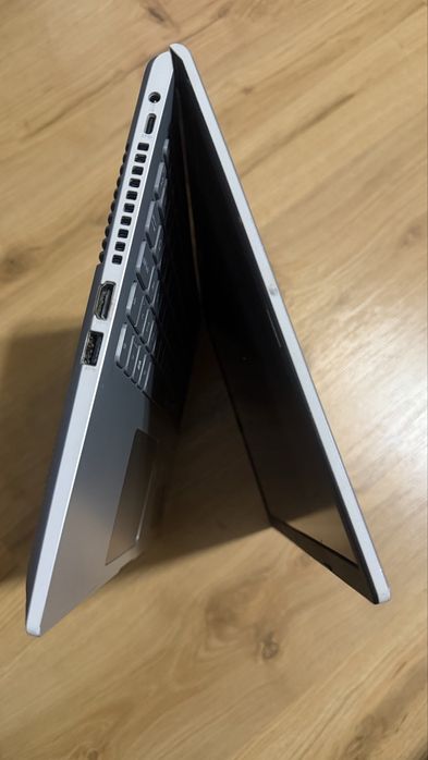 Laptop ASUS x515J uszkodzony