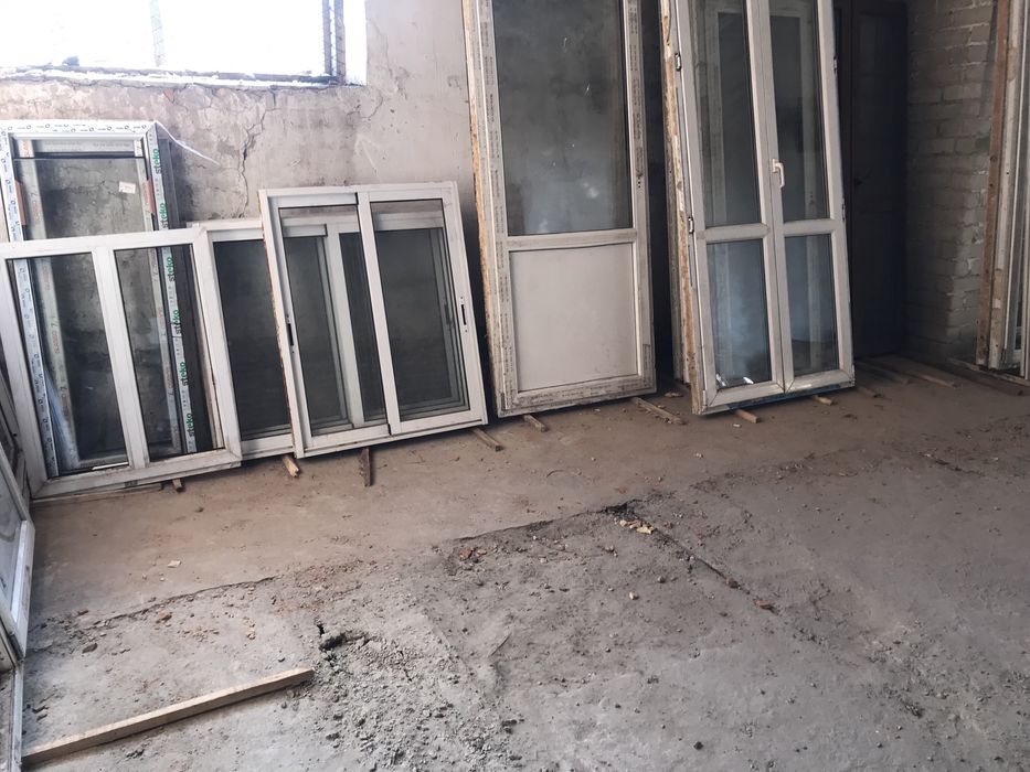 Продам металопластикові вікна та двері б/у.