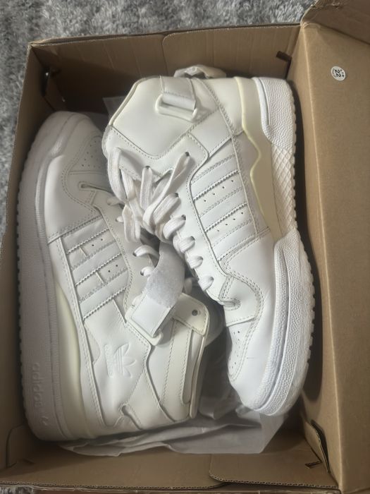 Sapatilhas adidas brancas