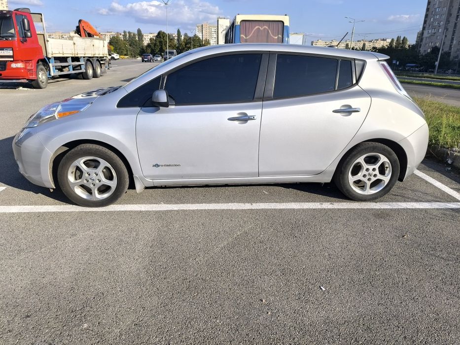 Продам Nissan leaf 2017