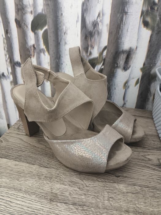 Buty na obcasie firmy Jenny Fairy