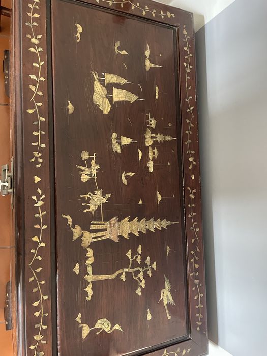 Arca chinesa com insercoes de madreperola