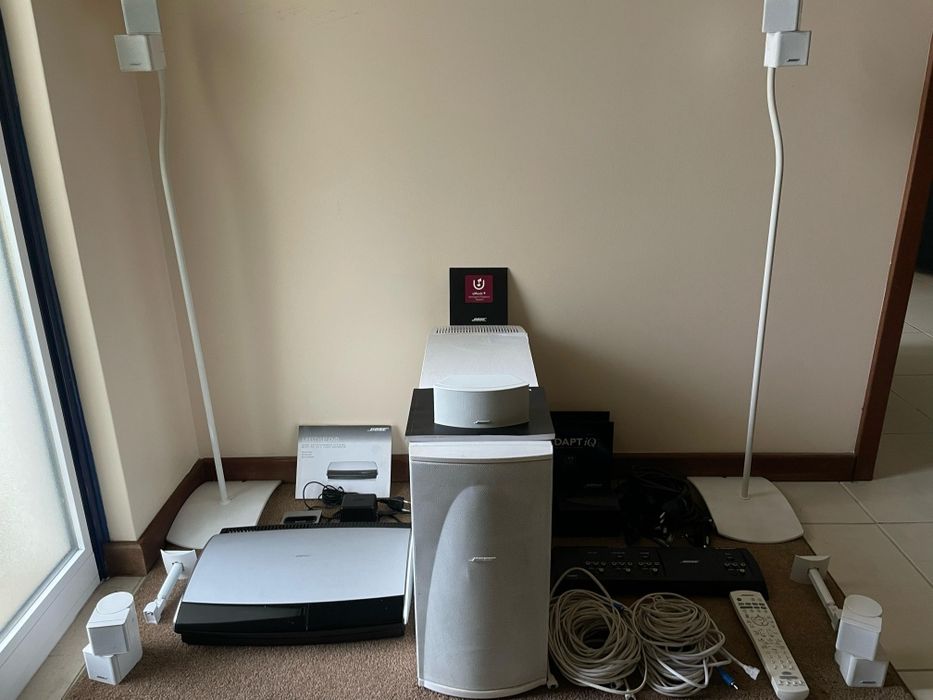 Sistema BOSE Lifestyle 48 . PRETO/BRANCO Leitor DVD e UMusic (c/disco