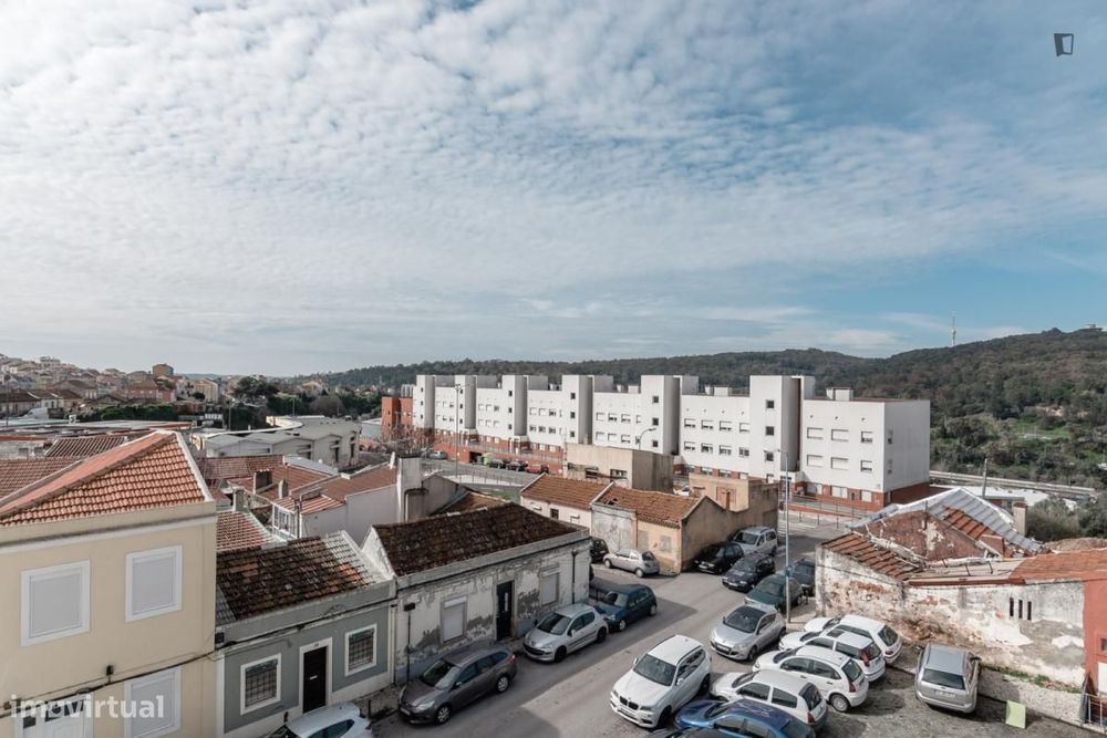 Quarto - localizado em Campolide Lisbon
