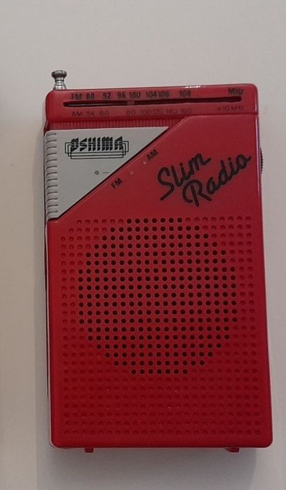 Rádio antigo vermelho