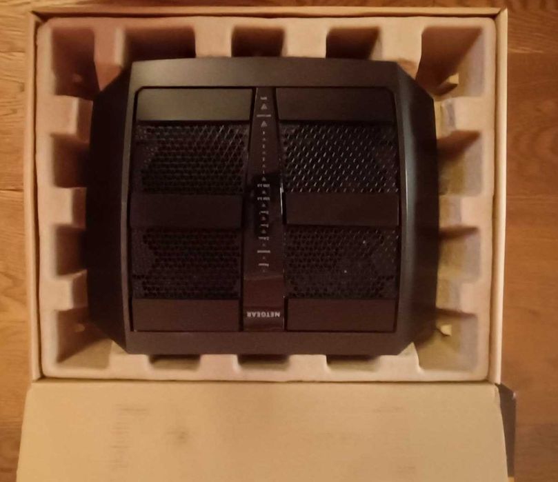 Продам роутер Netgear Nighthawk X6S AC4000 (R8000P)