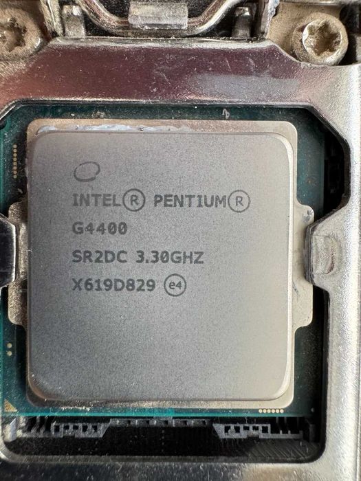 Материнська плата BTC B250C + процесор Intel G4400 3.30GHZ + оперативна пам'ять DDR4 4GB + кулер