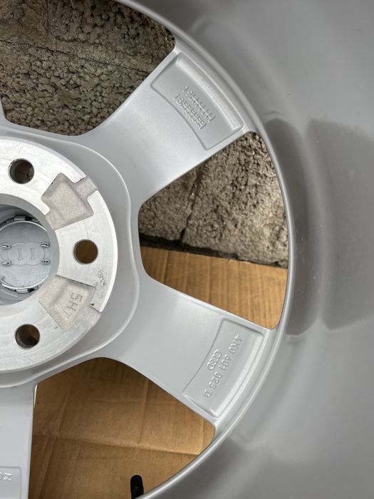Oryginalne Nowe Alufelgi R18 5x112 Audi 4K0 Audi A6 C7 C6 A4 B7 B8 Q3