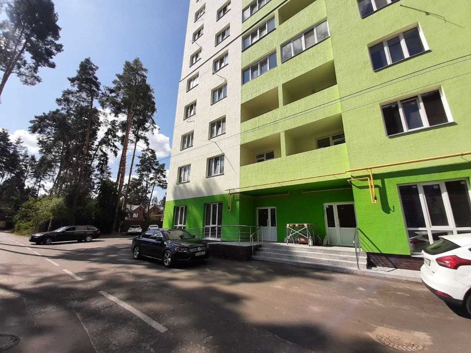 Продам фасадне комерційне приміщення,  перший поверх вул.Лісова