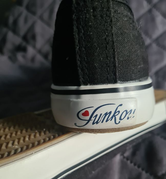 Sprzedam damskie tenisowki 35,5