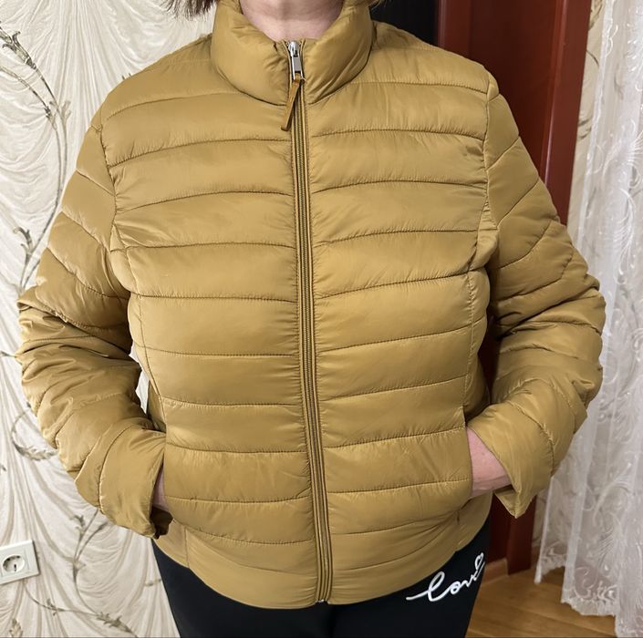 Куртка гірчичного кольору