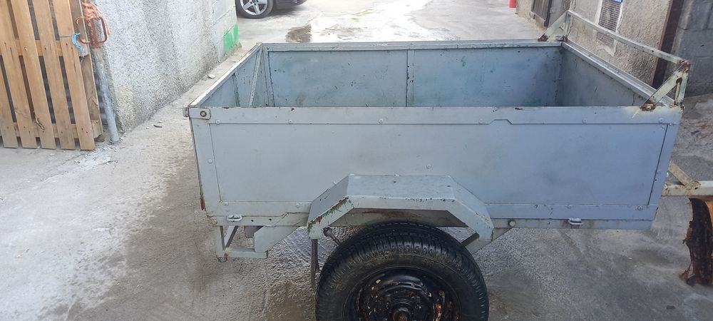 Reboque em bom estado para jipe ou carro