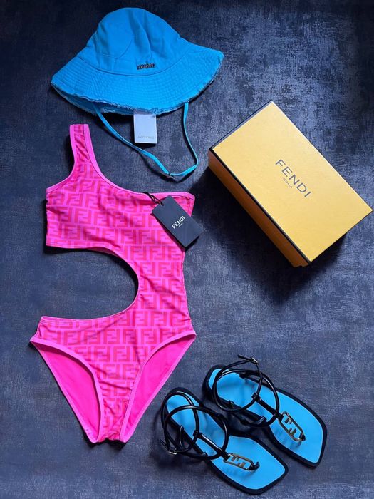 Купальник слитный ,бренд