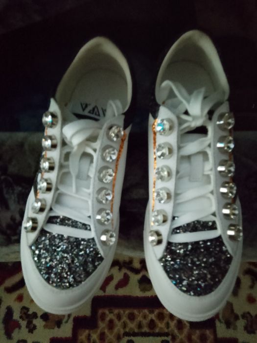 Продам кроссовки новие Витто Росси