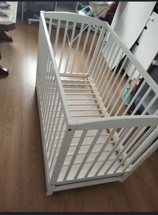 Łóżeczko drewniane