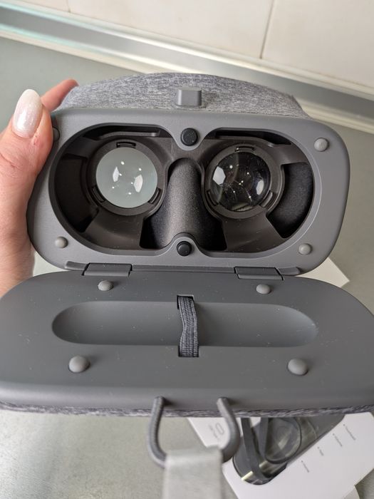 Очки виртуальной реальности Google Daydream View