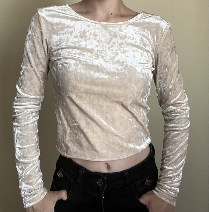 Велюрова кофтинка з гарною спинкою