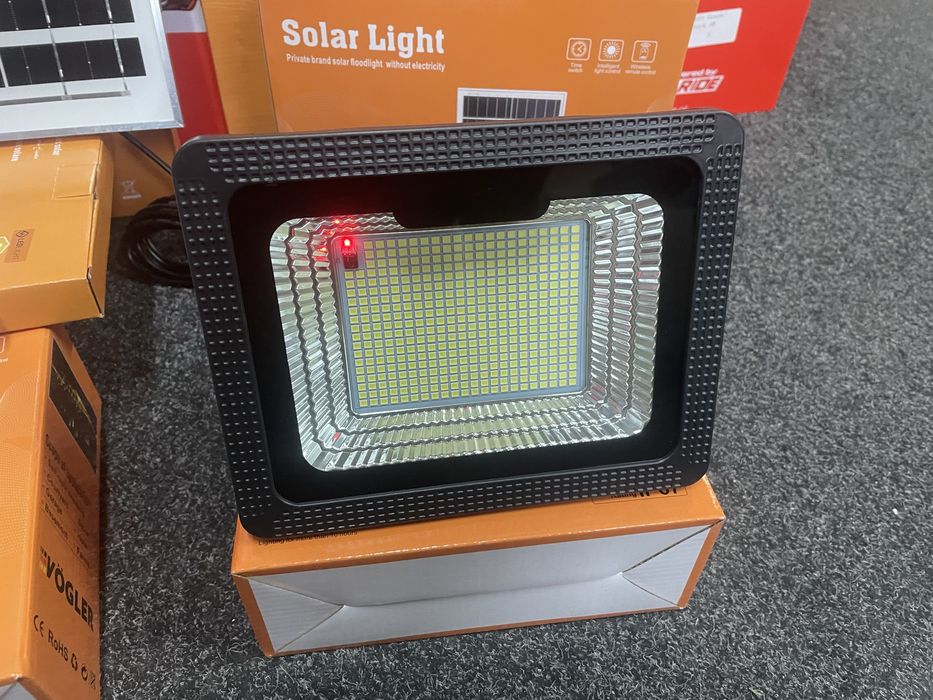 Lampa solarna VÖGLER GmBh 150W neutral, sensor zmierzchu SOLAR LIGHT