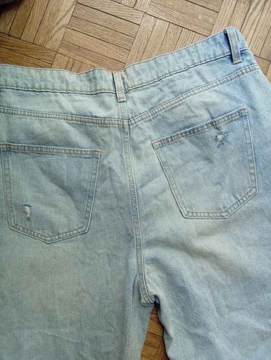 Jasnoniebieski jeansy z dziurami mom fit Primark 44