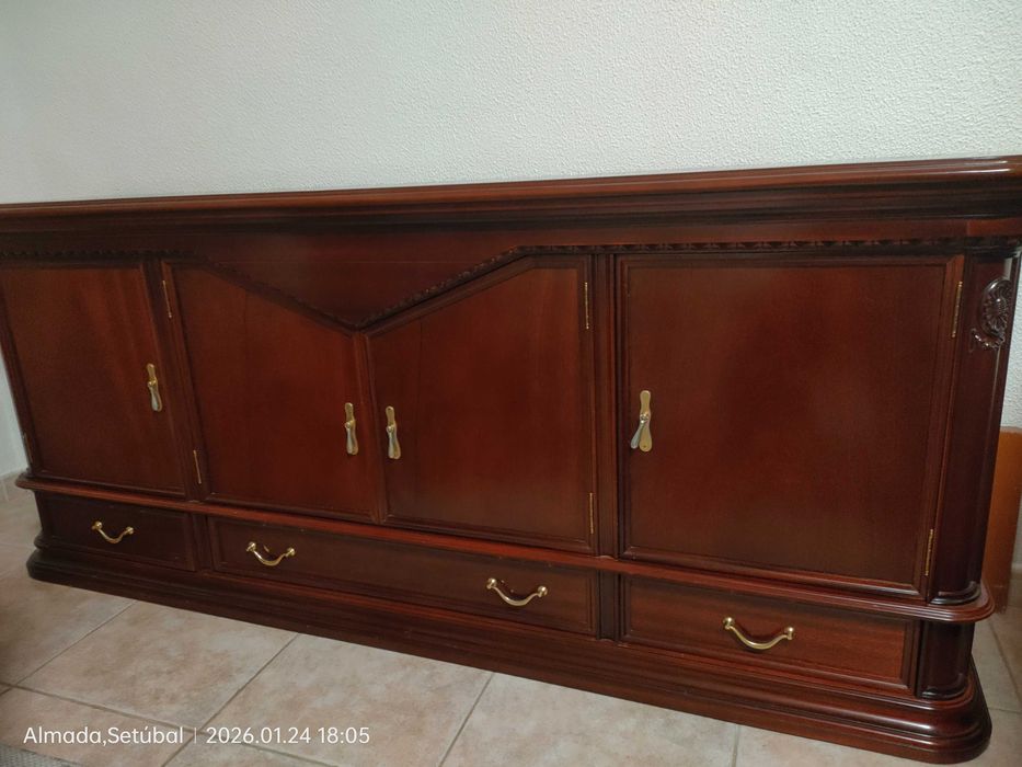 Aparador em cerejeira
