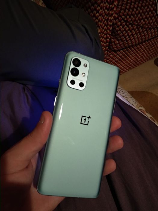 Телефон OnePlus 9r