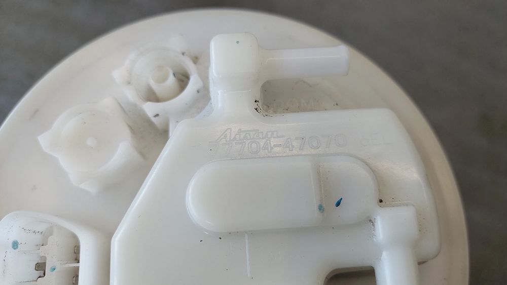 Bomba de combustível TOYOTA Prius Plus Hatchback (_W4_)