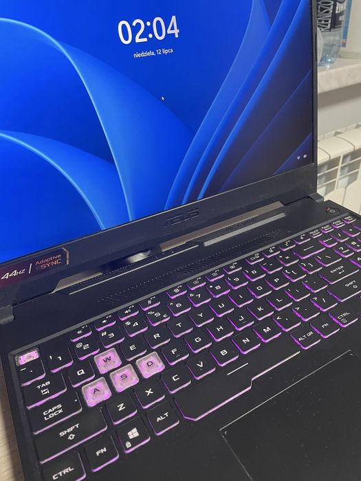 Laptop z monitorem